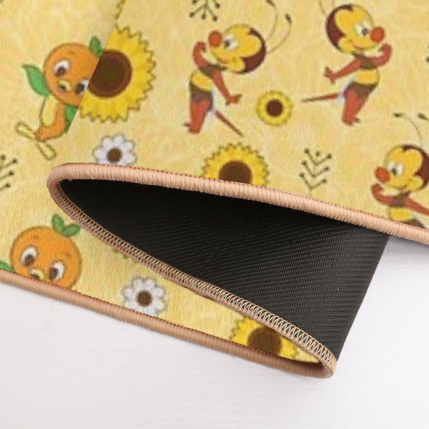 Spike The Bee And Orange Bird  Rapid-Drying Bath Mat