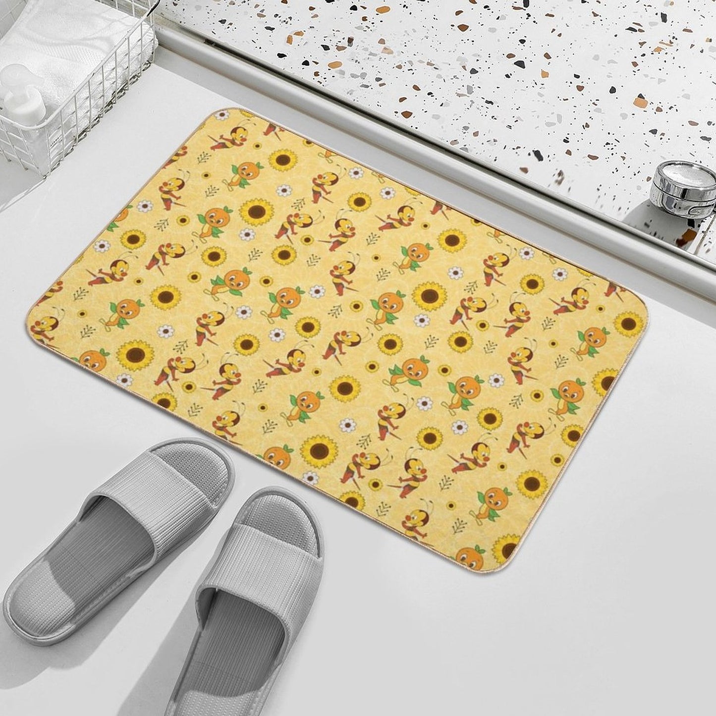 Spike The Bee And Orange Bird  Rapid-Drying Bath Mat