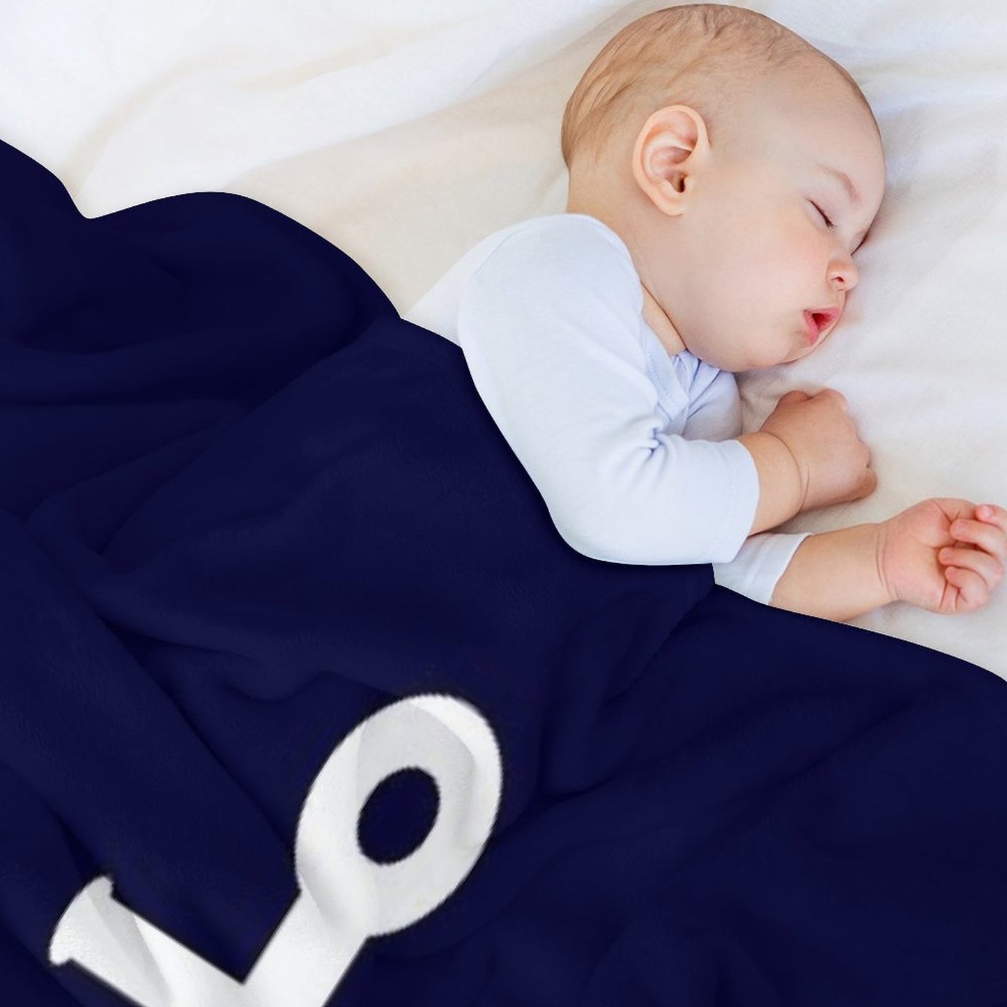 White Anchor On Navy Blue Shrink-resistant Throw Blanket