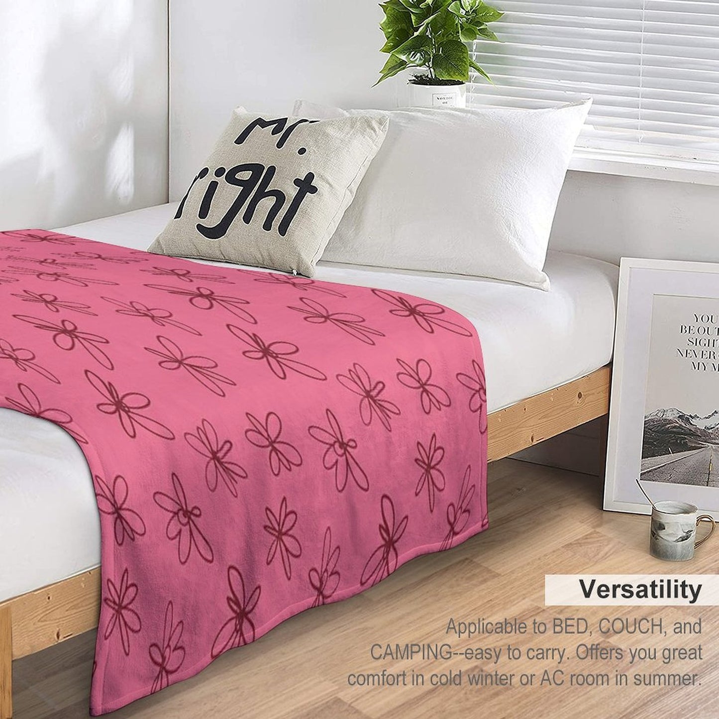 Daisy Whispers - Minimalist Leaf Pattern Compact Throw Blanket