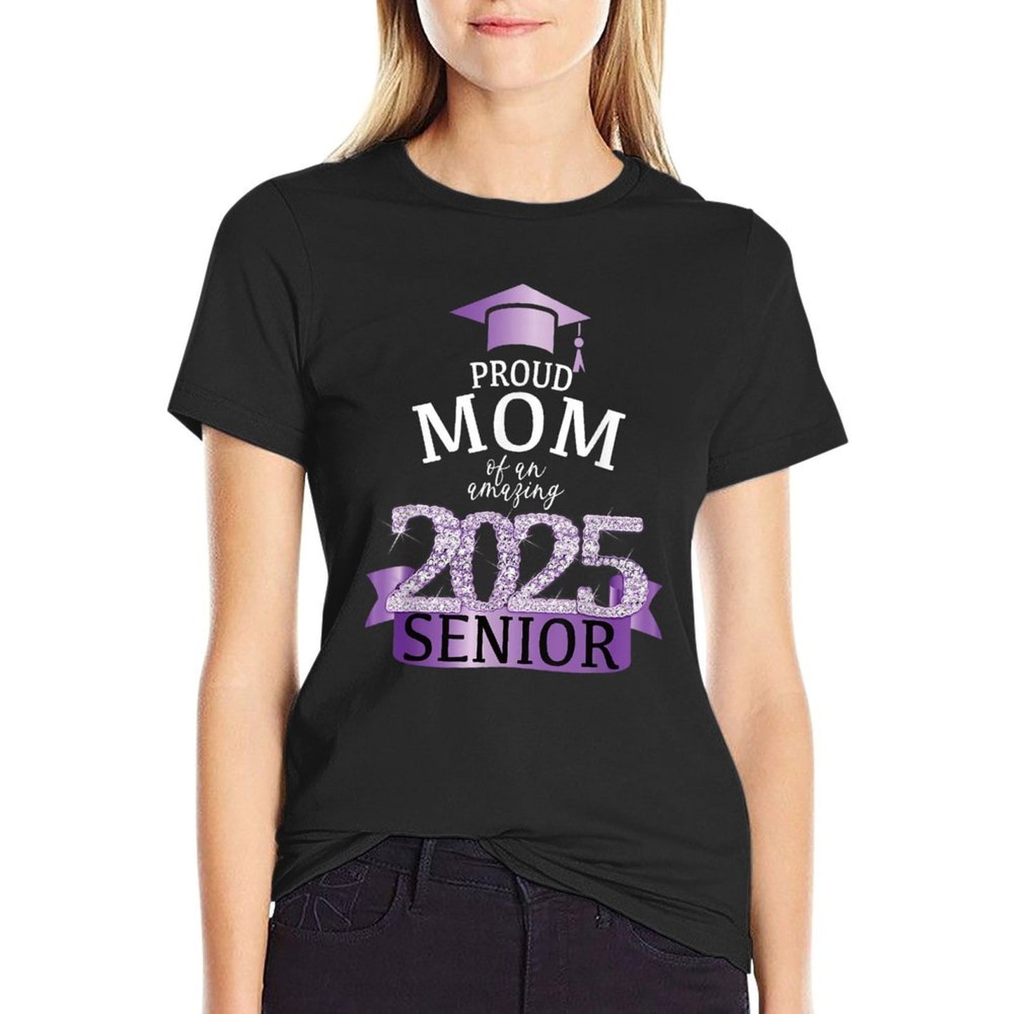 A Proud 2025 Senior Mom I Elegant Purple Celebration Decor Versatile T-Shirt