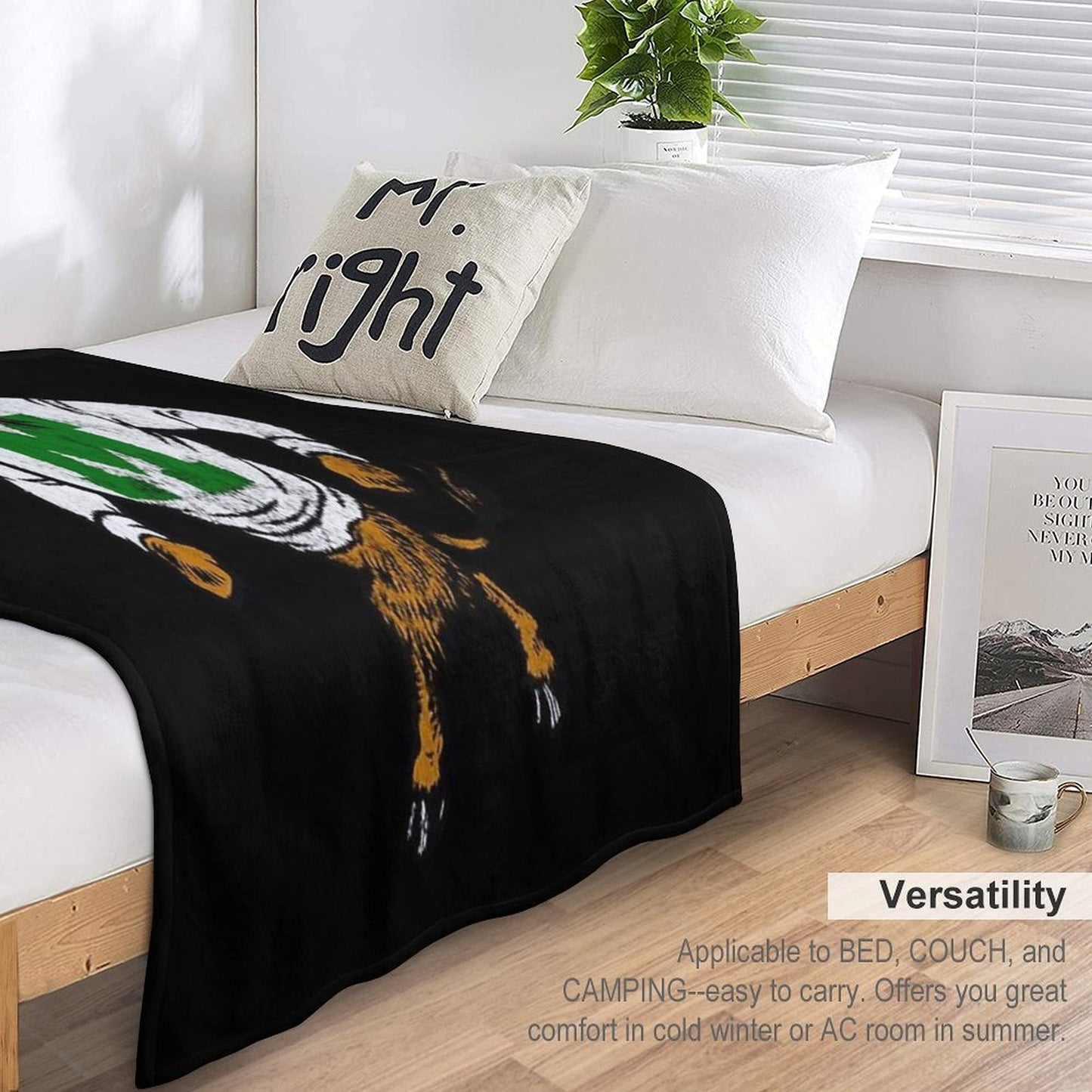 Marshall U. Vintage Retro Mascot Logo - Distressed Version Travel-friendly Throw Blanket
