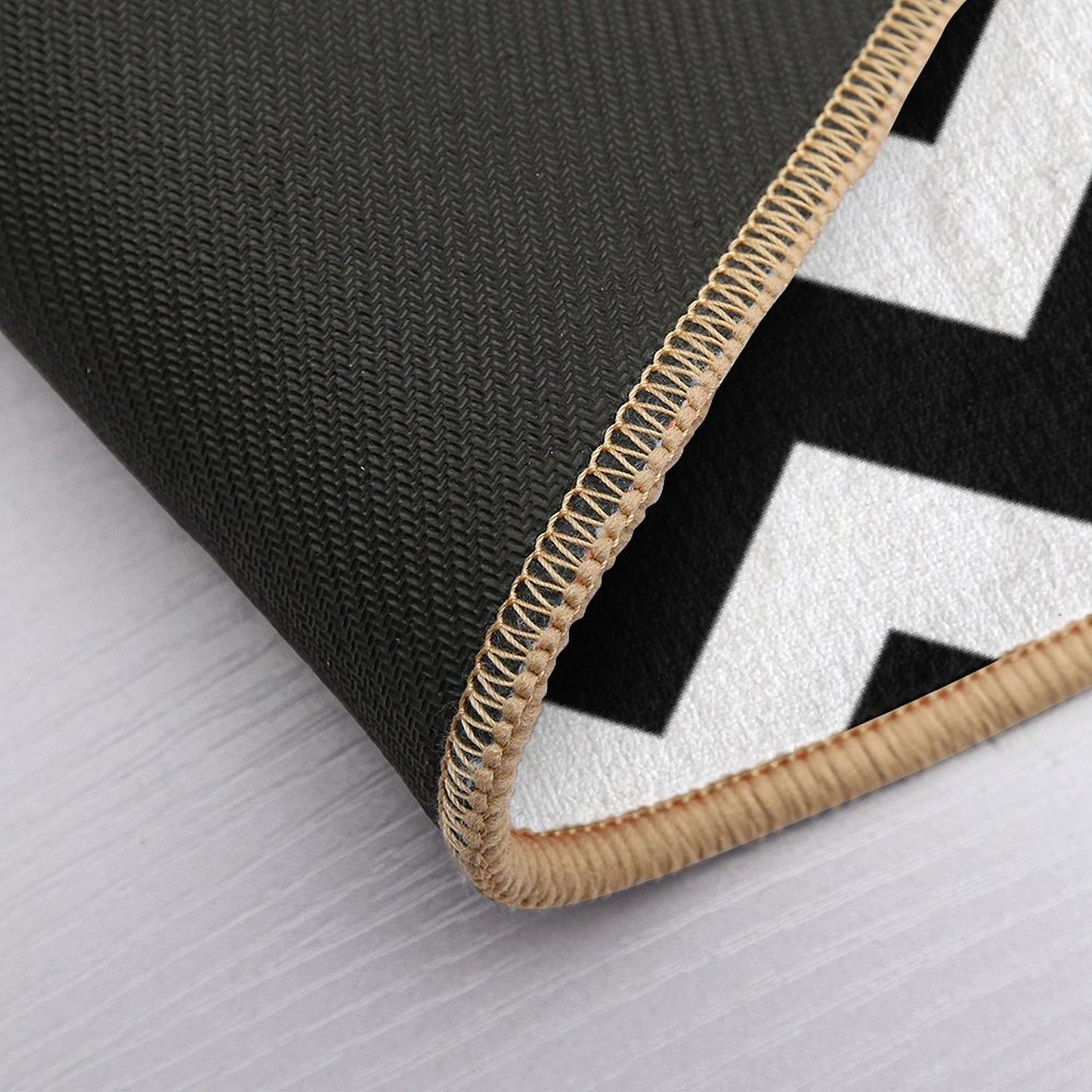 Black And White ZIG-ZAG Easy To Clean Bath Mat