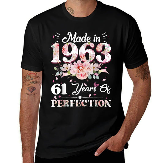 61 Year Old Made In 1963 Floral 61st Birthday Gifts Women  Trendy Pattern T-Shirt