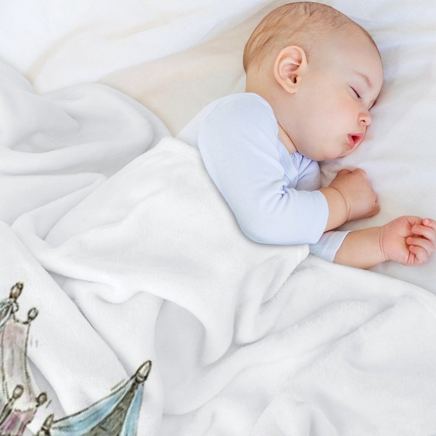 The Brambly Hedge Baby Mice Snuggle in Their Cots Sustainable Throw Blanket