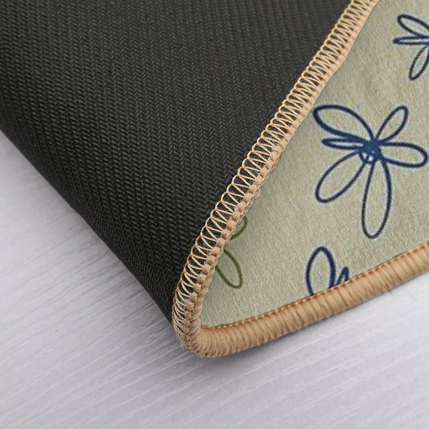 Daisy Whispers - Minimalist Leaf Pattern Pet-Safe Bath Mat