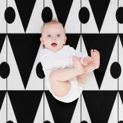 Large Retro Triangles Pattern No.1 Black And White Gift-ready Throw Blanket