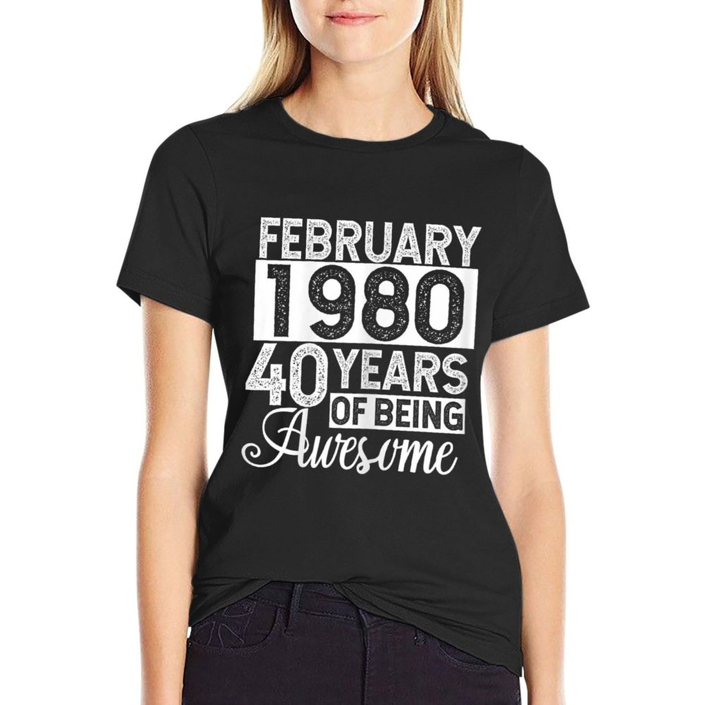 Womens February 1980 40 Years 40th Birthday Gifts for Women  Rolled Sleeves T-Shirt
