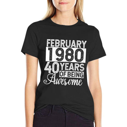 Womens February 1980 40 Years 40th Birthday Gifts for Women  Rolled Sleeves T-Shirt