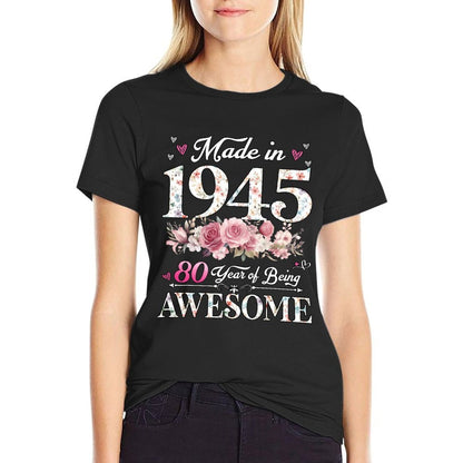 50 Year Old Made In 1945 Floral 50th Birthday Decorations  Quick-drying T-Shirt