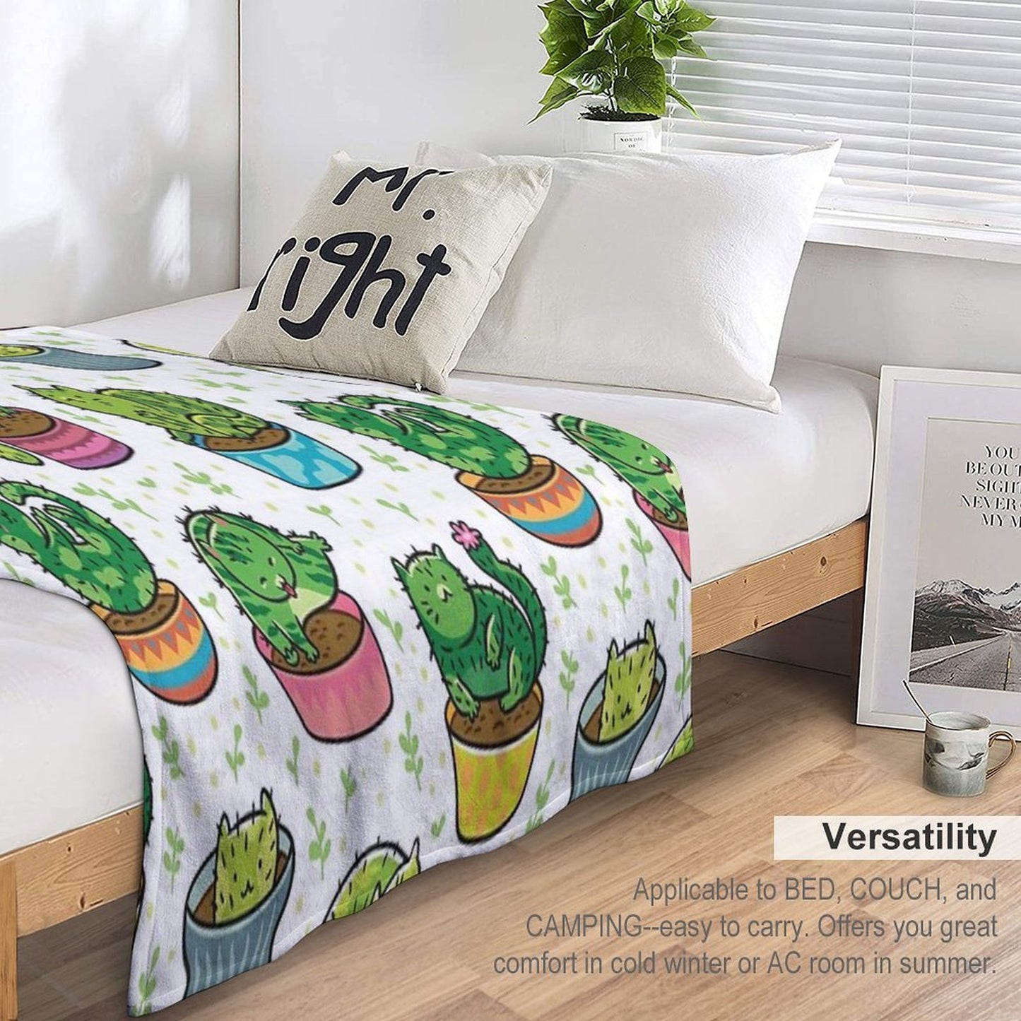 Catcus Lightweight Throw Blanket