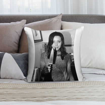 Aubrey Plaza Holding Knife Soft Fade-Resistant Throw Pillow