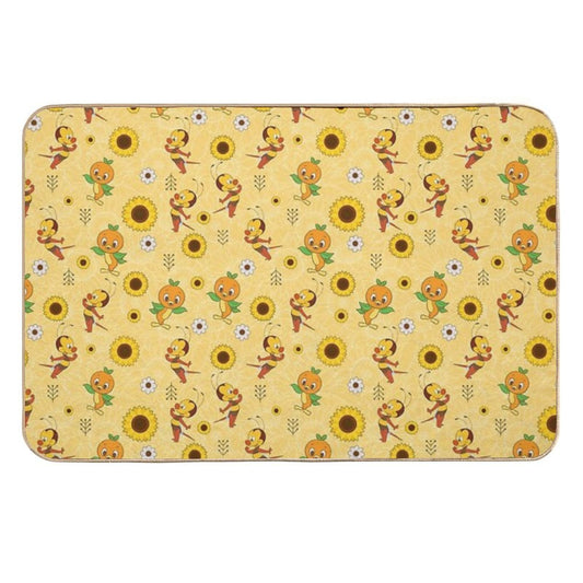 Spike The Bee And Orange Bird  Rapid-Drying Bath Mat