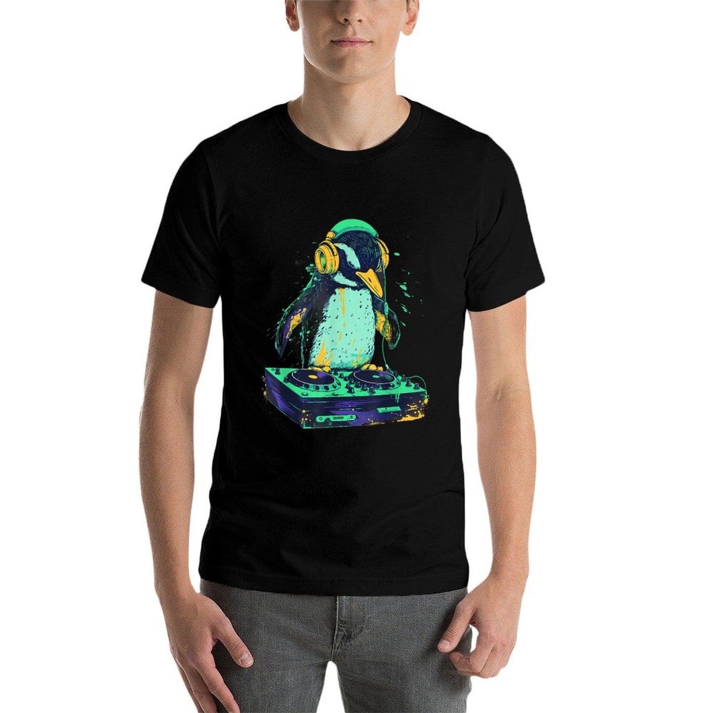 Penguin Music DJ Techno Music Producer Turntable DJ Penguin  Easy-care T-Shirt