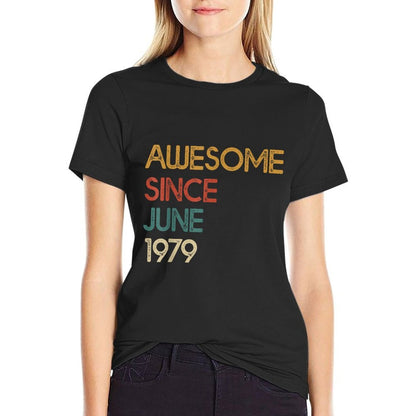 Awesome Since June 1979 - Vintage 40th Birthday Gift  Trendy Pattern T-Shirt