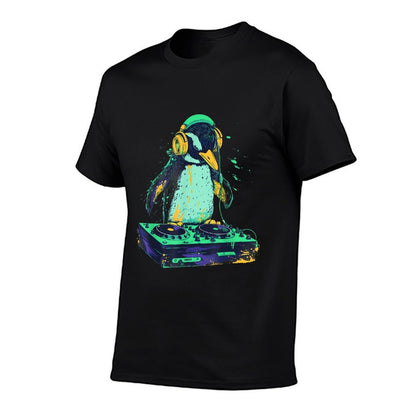 Penguin Music DJ Techno Music Producer Turntable DJ Penguin  Easy-care T-Shirt