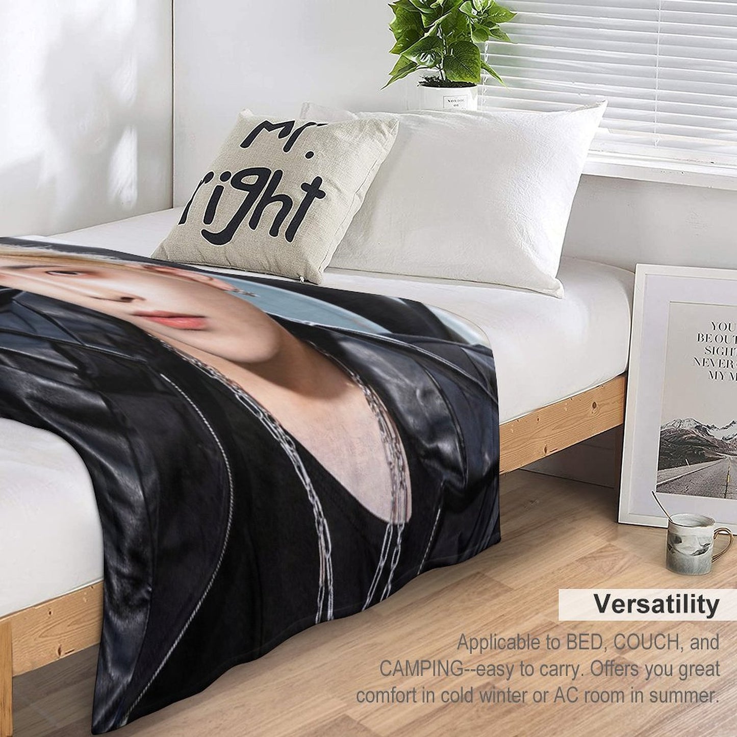 ATEEZ HONGJOONG THE WORLD EP.1  MOVEMENT GUERRILLA Compact Throw Blanket