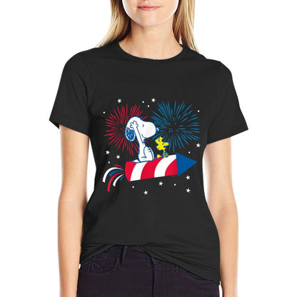 Peanuts - Snoopy And Woodstock July 4th Fireworks  Vintage-inspired T-Shirt