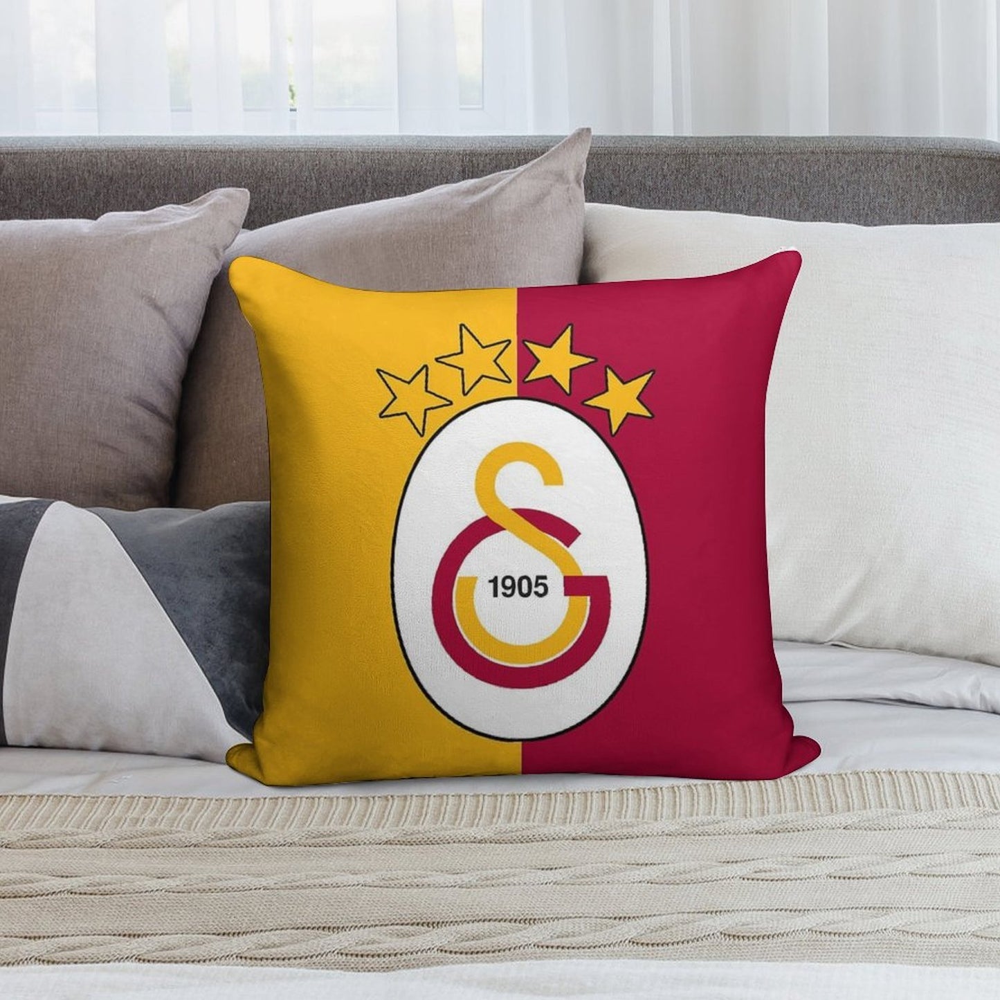 Galatasaray Badge Soft Hidden Zipper Throw Pillow