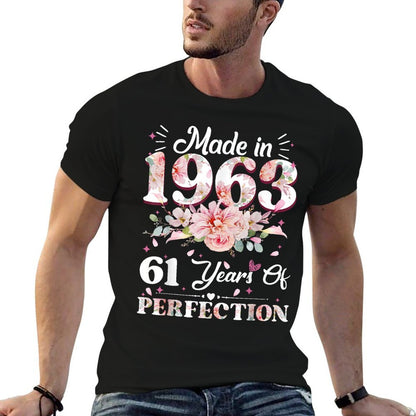 61 Year Old Made In 1963 Floral 61st Birthday Gifts Women  Trendy Pattern T-Shirt