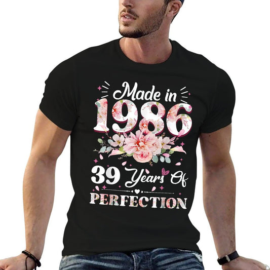 39 Year Old Made In 1986 Floral 39th Birthday Gifts Women  Trendy Pattern T-Shirt
