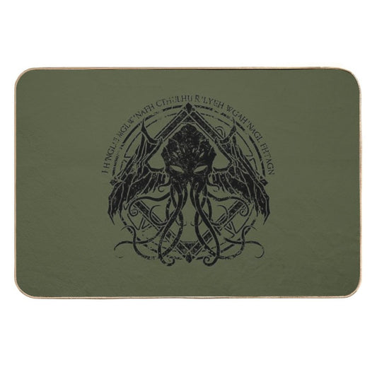 Cthulhu - Lovecraft - Distressed Chant Design V2  Fade-Resistant Bath Mat