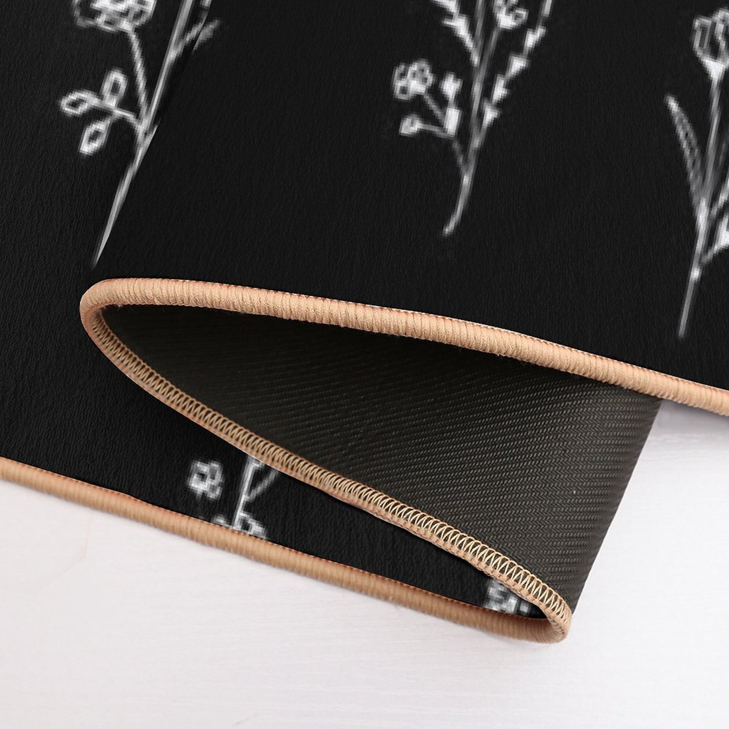 Black Wildflowers Pattern  Fade-Resistant Bath Mat
