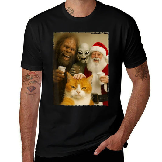 Cat Selfie with Bigfoot, Alien  Santa, Funny Christmas  Versatile T-Shirt