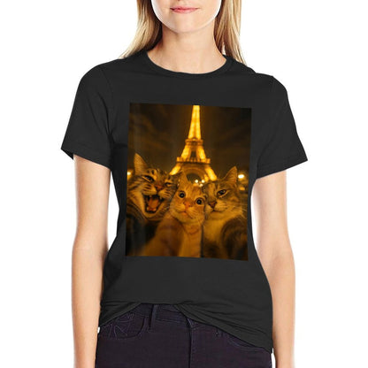 Cats Selfie in Paris, Cats Visiting Paris , Travelling Cats  Quick-drying T-Shirt