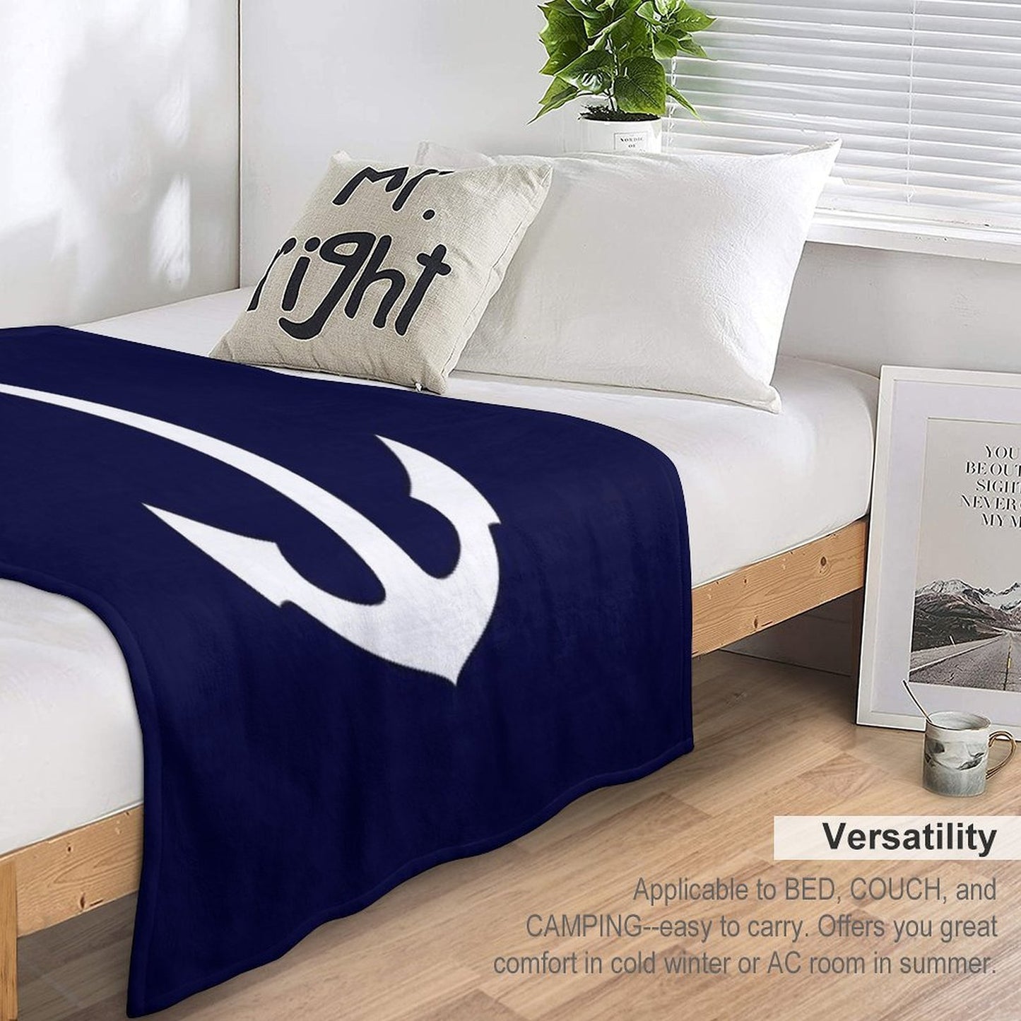 White Anchor On Navy Blue Shrink-resistant Throw Blanket