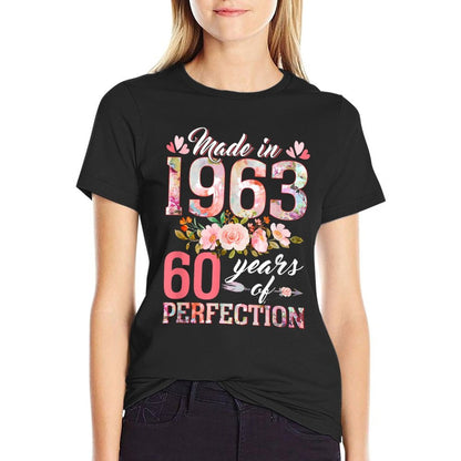 60th Birthday Gifts Women Made In 1963 Floral 60 Year Old  Tagless Design T-Shirt