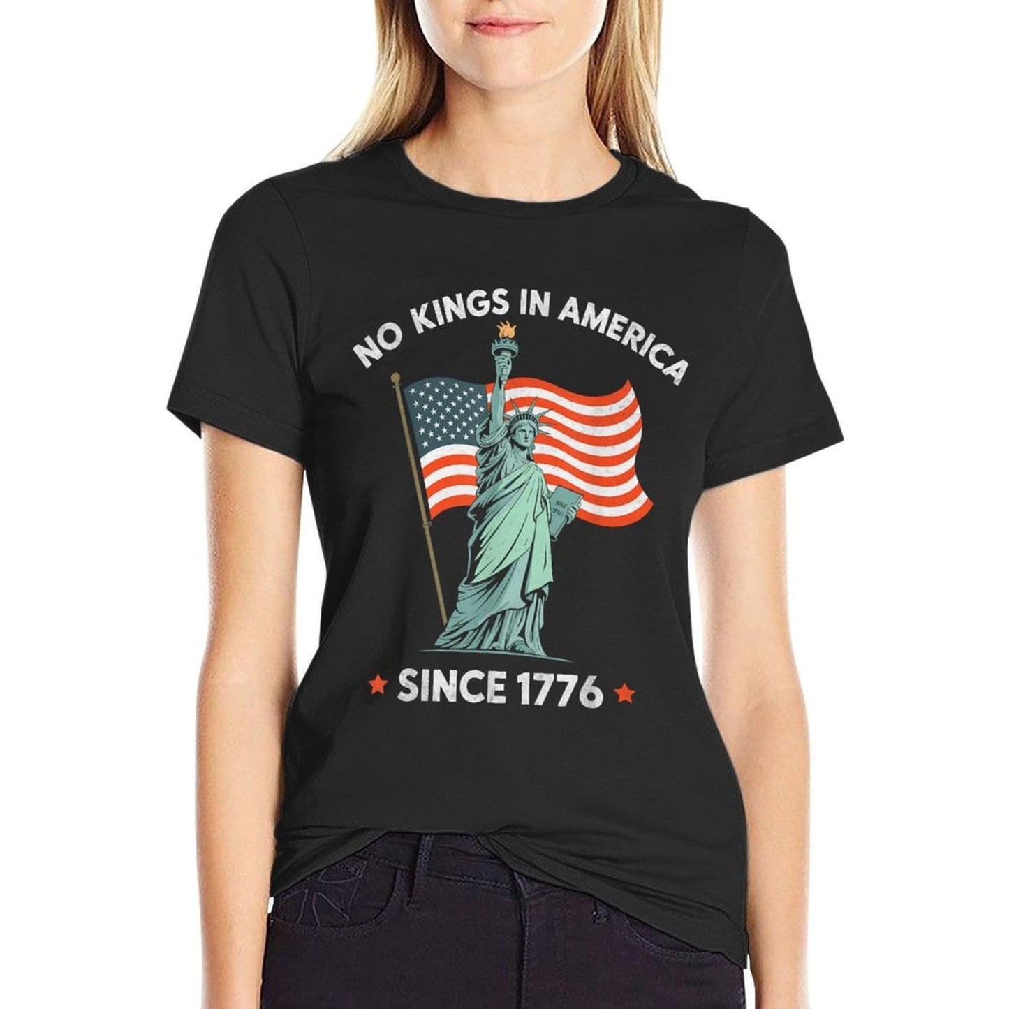 Statue of Liberty 4th July No Kings In America Since 1776 Comfortable T-Shirt
