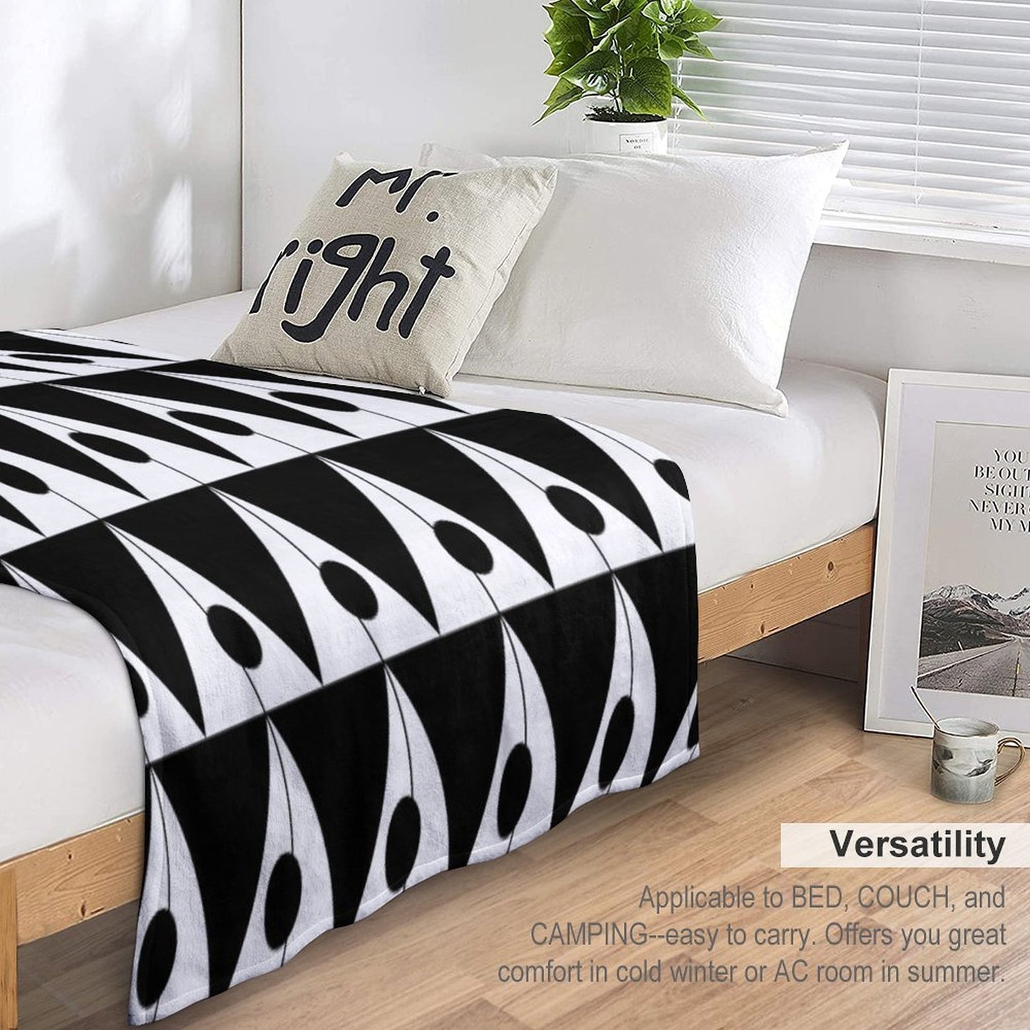 Large Retro Triangles Pattern No.1 Black And White Gift-ready Throw Blanket