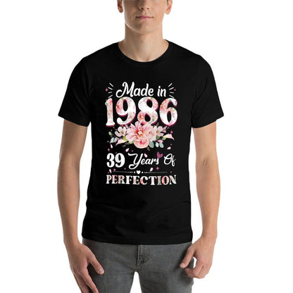 39 Year Old Made In 1986 Floral 39th Birthday Gifts Women  Trendy Pattern T-Shirt