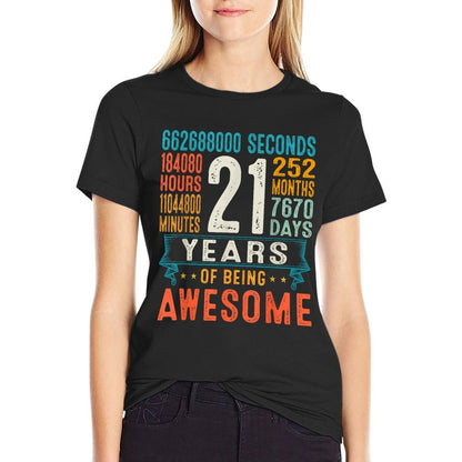 21 Years Old Retro Distressed 21st Birthday Gifts 252 Months  Tagless Design T-Shirt
